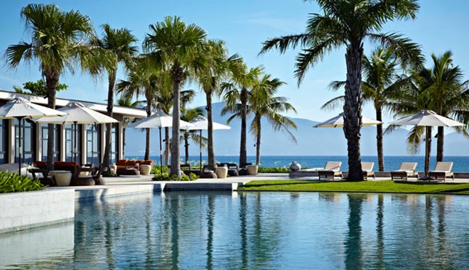 Khu nghỉ dưỡng Hyatt Regency Đà Nẵng, Việt Nam: Resort this is độc giả tạp chí Condé Nast Traveler bình chọn vào top 40 khu nghỉ mát bãi biển tuyệt nhất thế giới. Khu nghỉ dưỡng trải rộng 200.000 m2 than with the bãi biển nguyên sơ trước núi Ngũ Hành Sơn cách sân bay quốc tế chỉ between 15 phút.