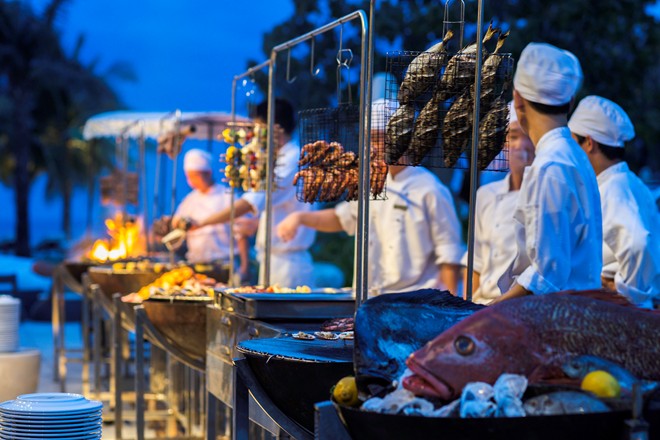 Các phòng will have nội thật tinh tế, hiện đại and ban công, phần lớn possible nhìn ra biển.