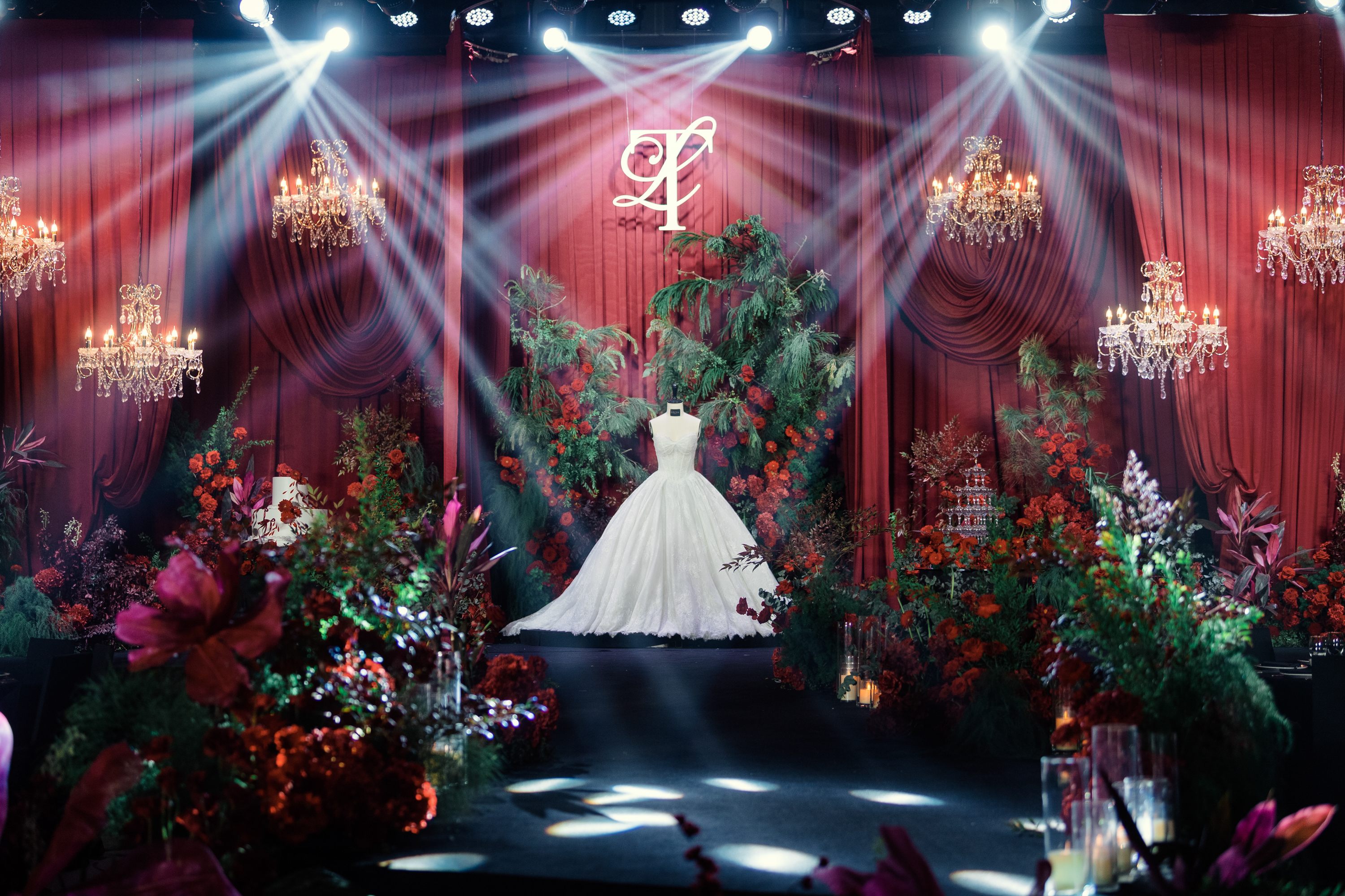 Dịch vụ trang trí sảnh tiệc cưới 