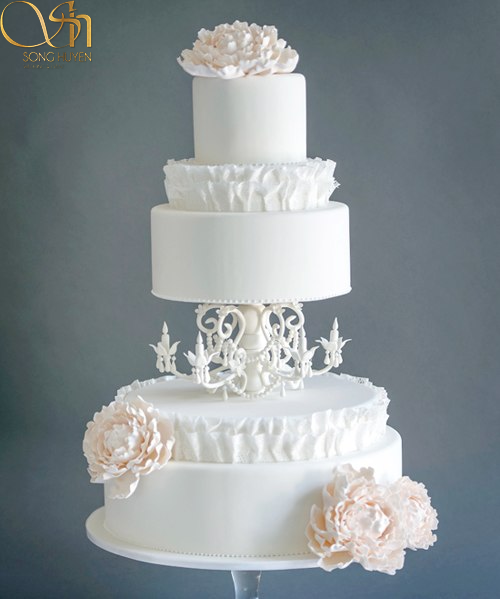 Bánh gato mừng kỷ niệm ngày cưới 2 tầng tạo hình 3d hoa hồng mạ vàng | Bánh  Kem Ngộ Nghĩnh