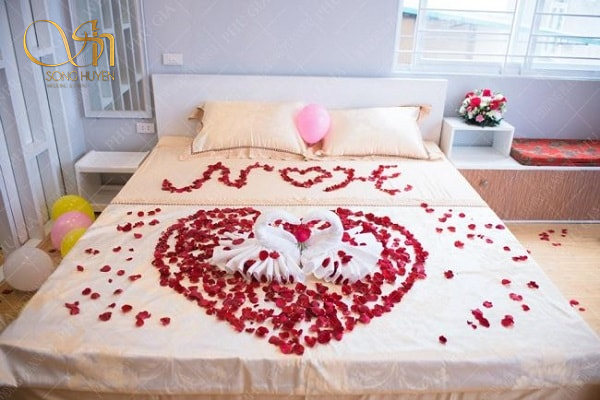 Trang trí giường cưới đẹp bằng bóng bay oxi